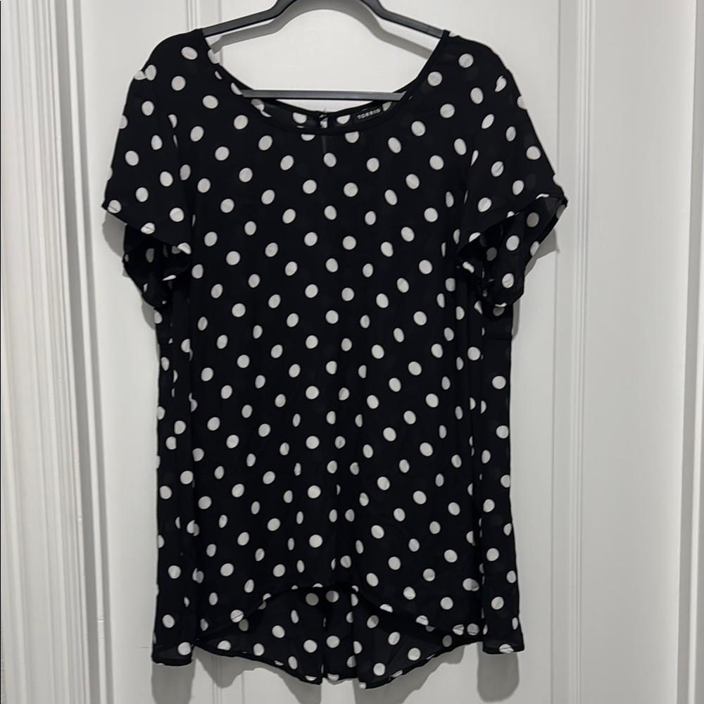 Torrid Black and White Polka Dot Short Sleeve Top